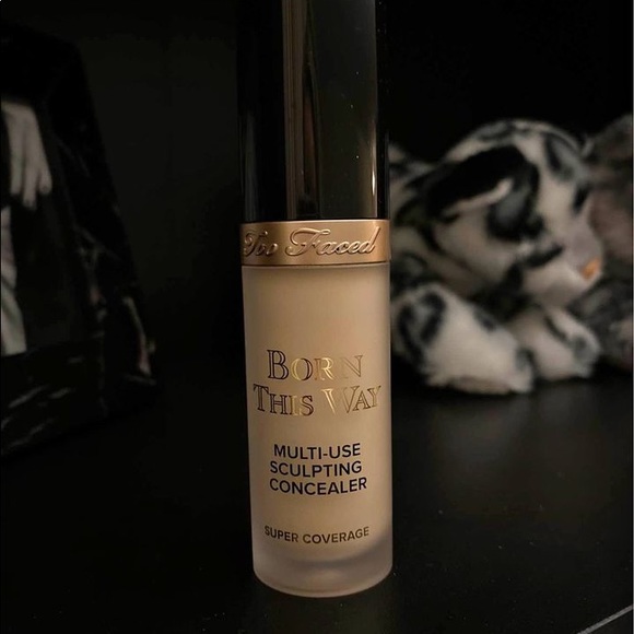 Two faced born this way concealer - Picture 2 of 2